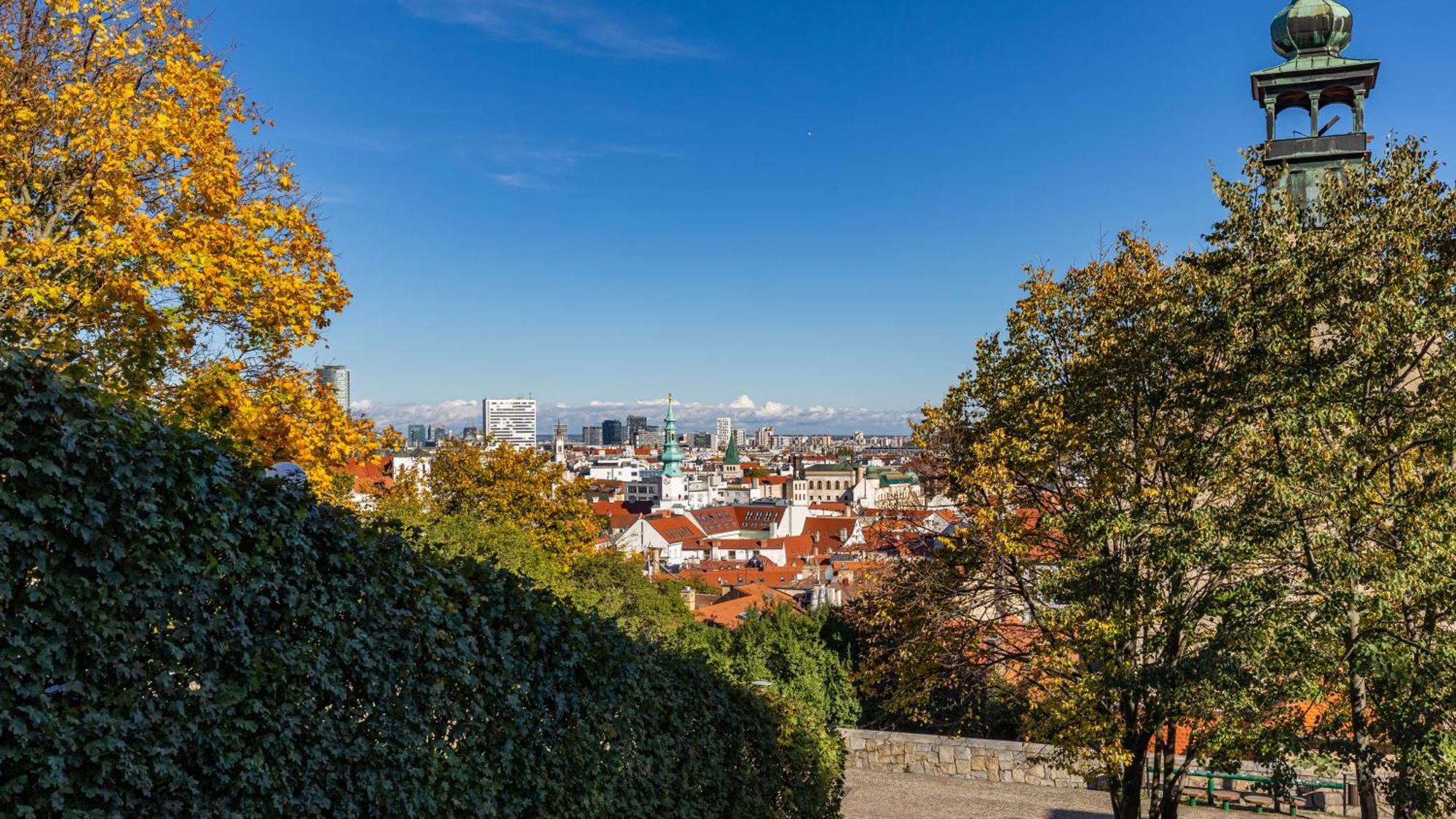 Castle Vista Getaway, Free Parking Appartement Bratislava Buitenkant foto